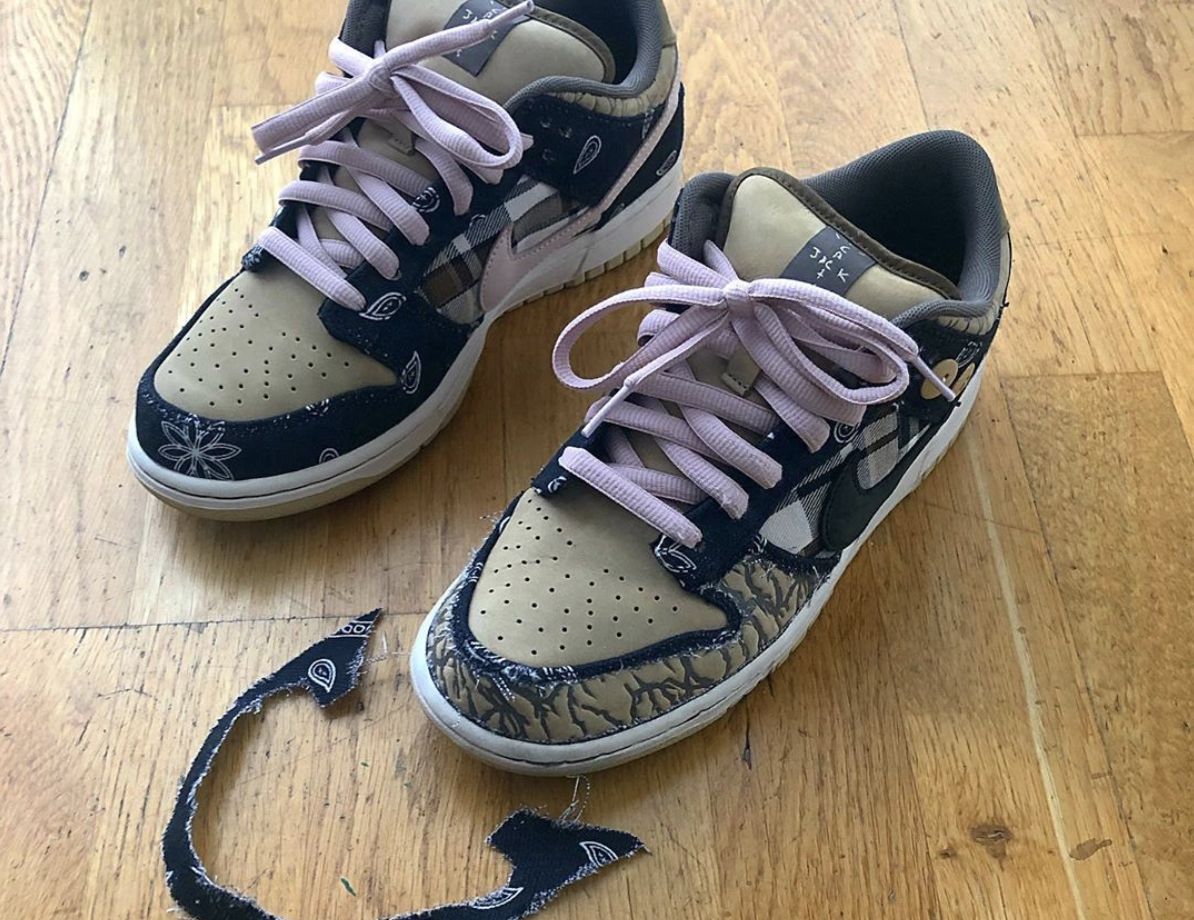 travis scott dunks pink laces