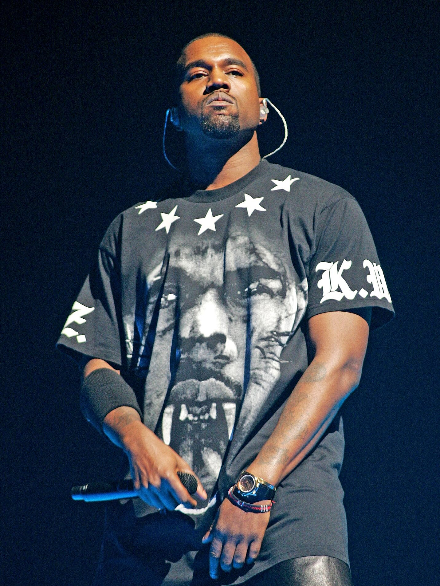 Total 77+ imagen watch the throne t shirt givenchy
