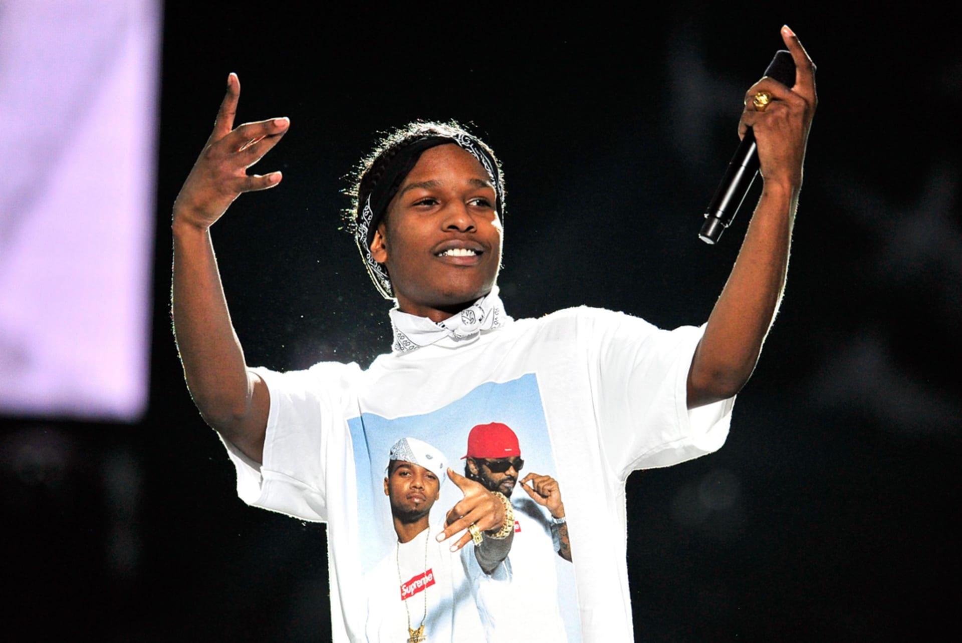 A$AP Rocky picking up his white tee bandana before the panick #rolling, ASAP  Rocky