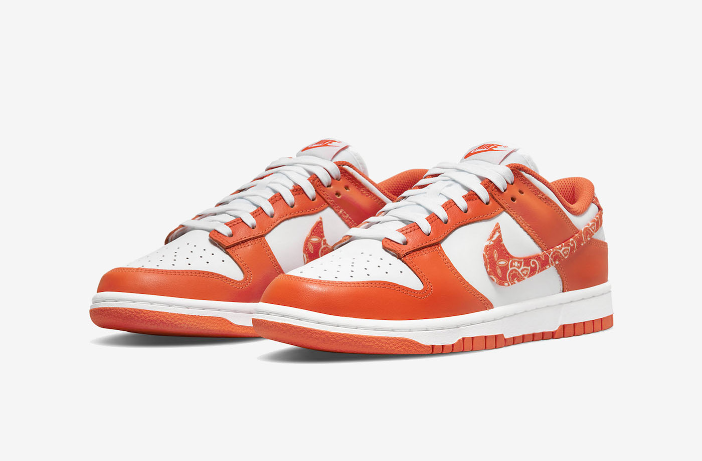 Nike dunks syracuse orange black laces best sale