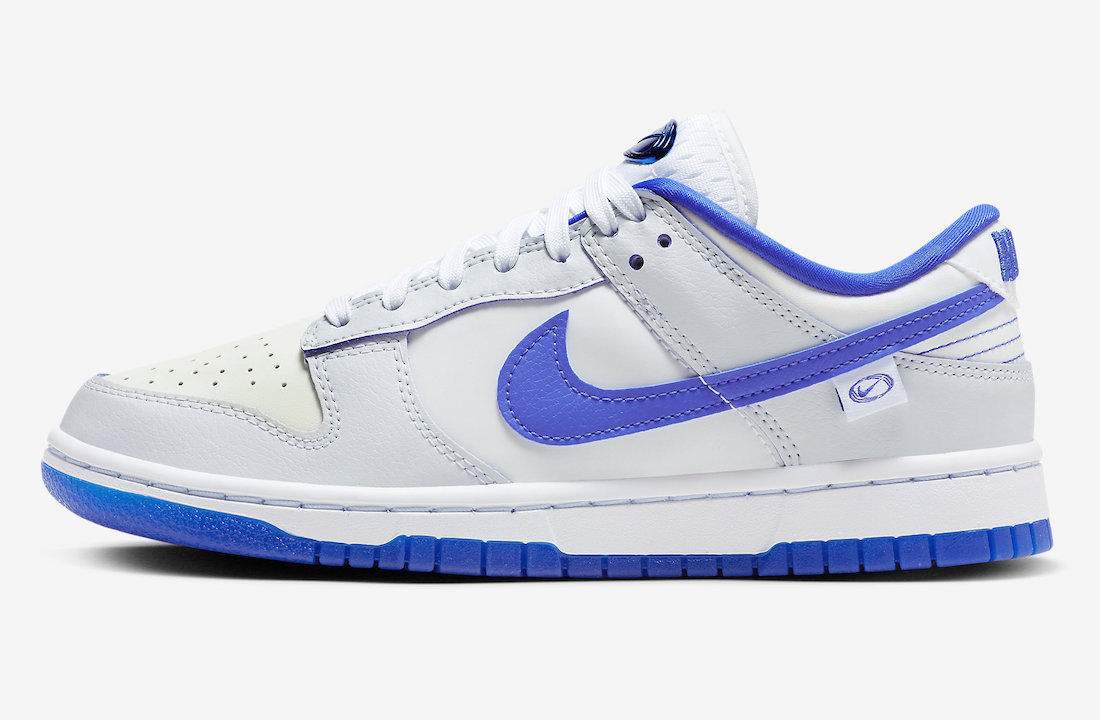 nike low dunks blue and white